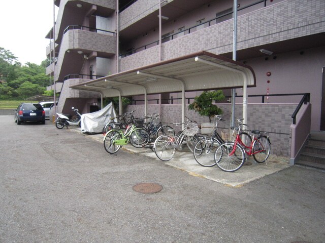 物件外観写真3　(駐輪場)