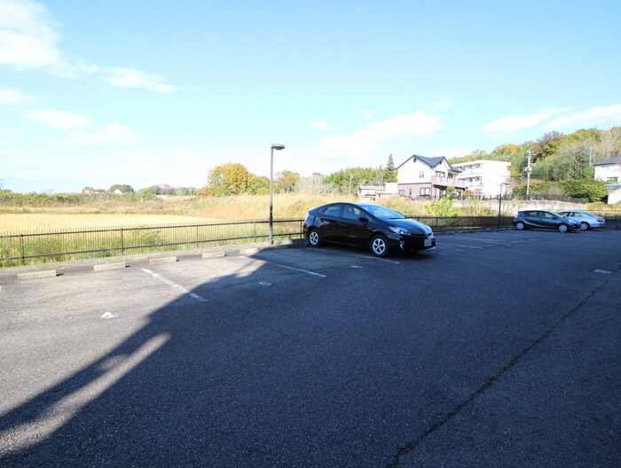 物件外観写真4　(駐車場)