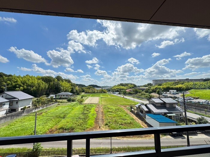 物件内観写真16　(室内からの展望)