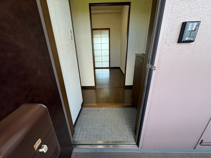 物件内観写真18　(玄関)