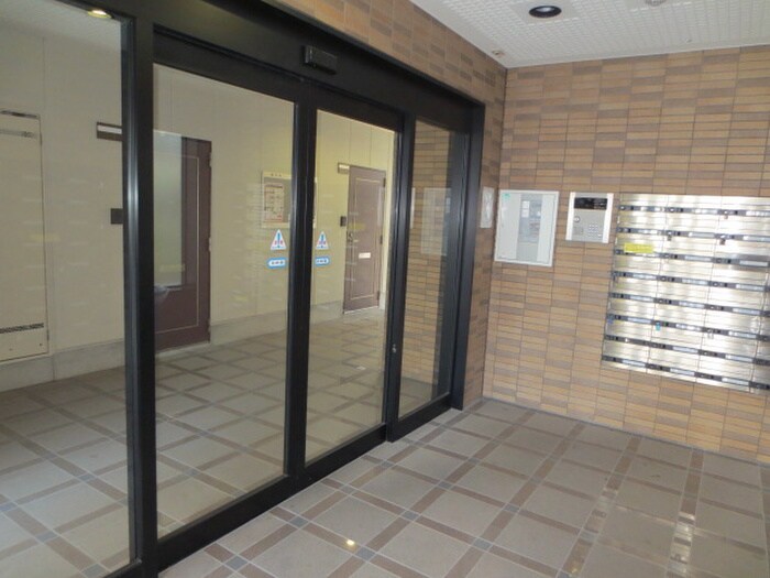 物件外観写真2　(エントランス部分)