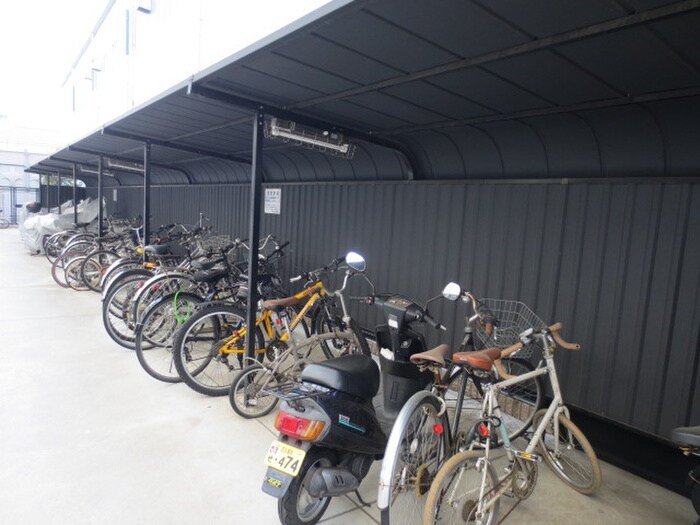物件外観写真4　(駐輪場)