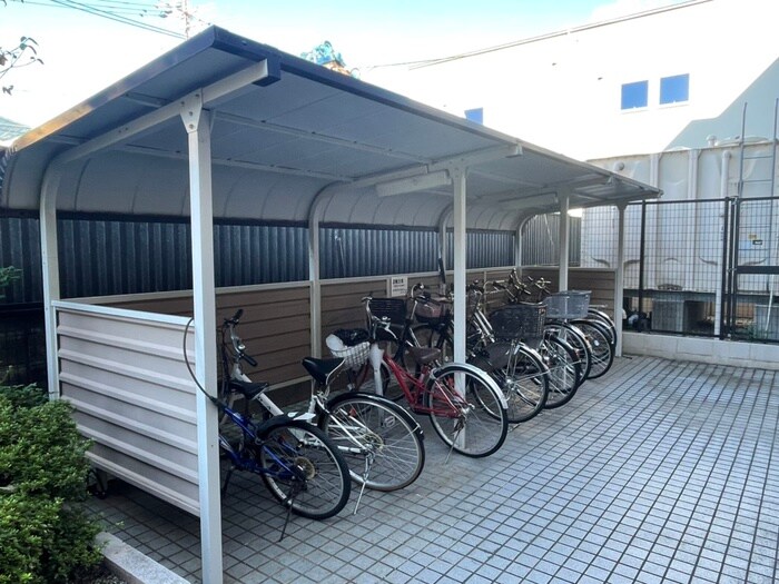 物件外観写真3　(駐輪場)