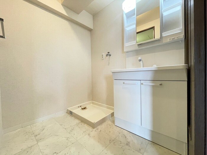 物件内観写真12　(洗濯機置場)