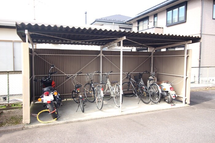 物件外観写真3　(駐輪場)