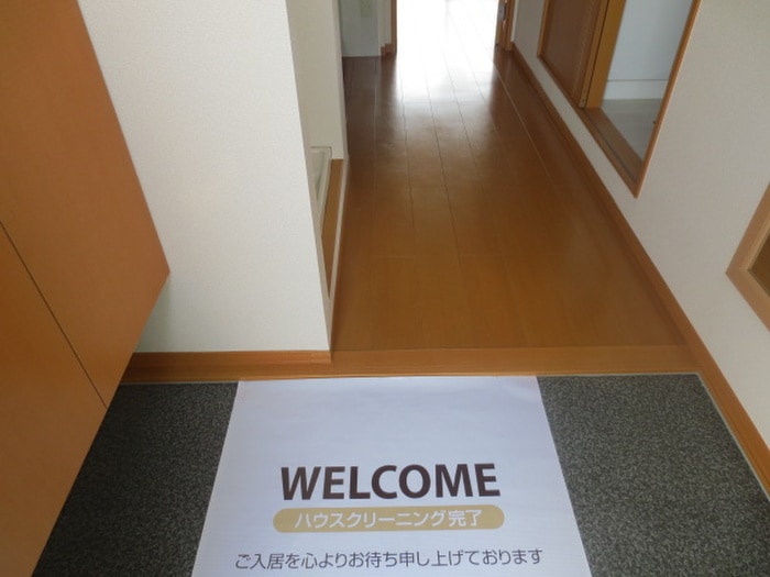 物件内観写真7　(玄関)