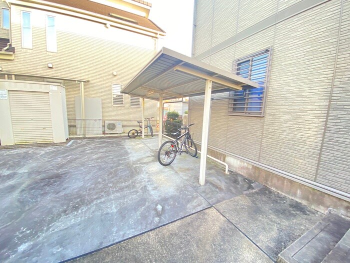 物件外観写真5　(駐輪場)