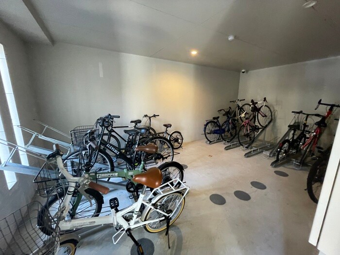 物件外観写真4　(駐輪場)