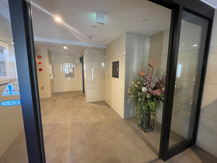 物件外観写真5　(エントランス部分)