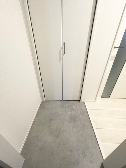 物件内観写真13　(玄関)