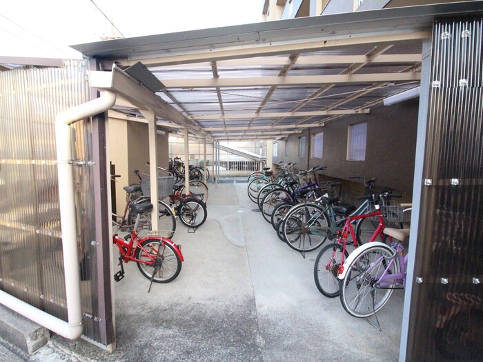 物件外観写真3　(駐輪場)