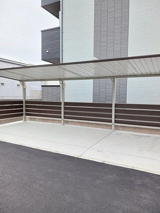 物件外観写真3　(駐輪場)