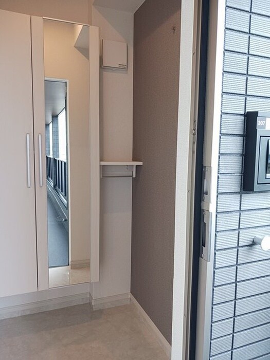 物件内観写真12　(玄関)