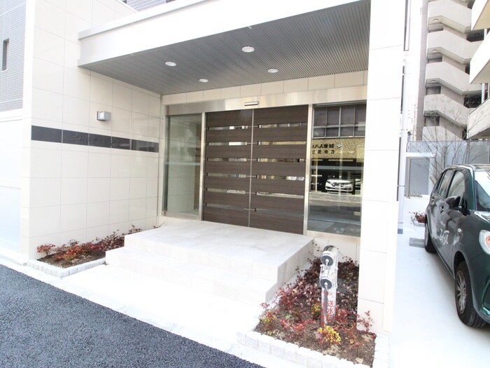 物件外観写真2　(エントランス部分)