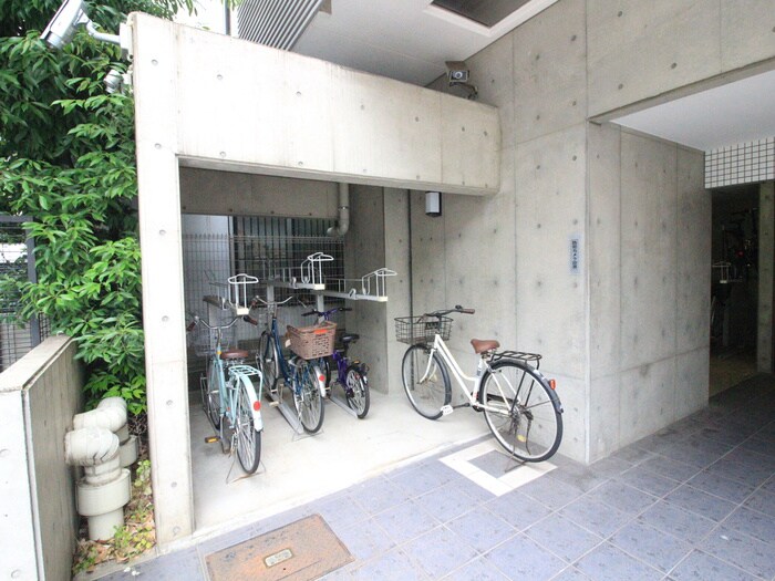 物件外観写真4　(駐輪場)