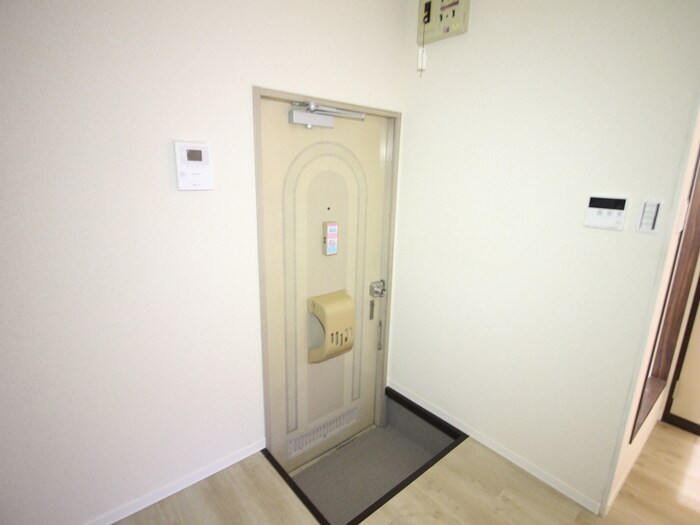 物件内観写真13　(玄関)