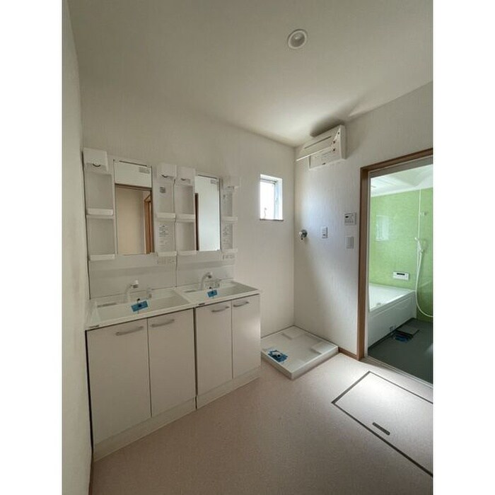 物件内観写真8　(洗面)