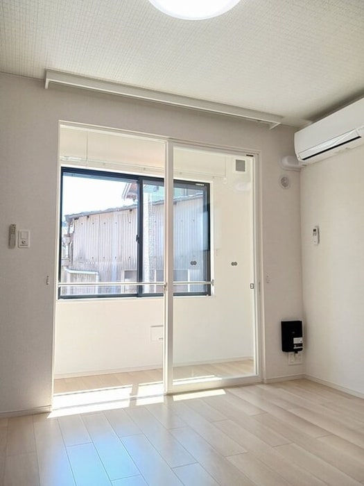 物件内観写真4　(居室)