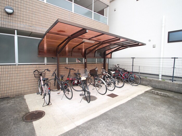 物件外観写真3　(駐輪場)