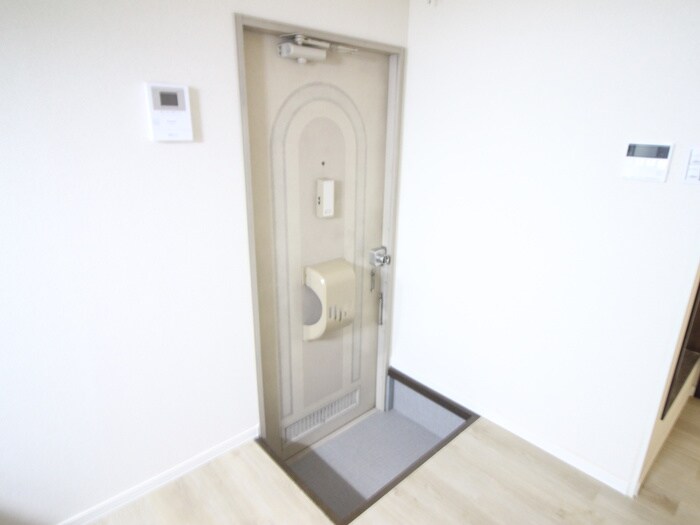 物件内観写真13　(玄関)