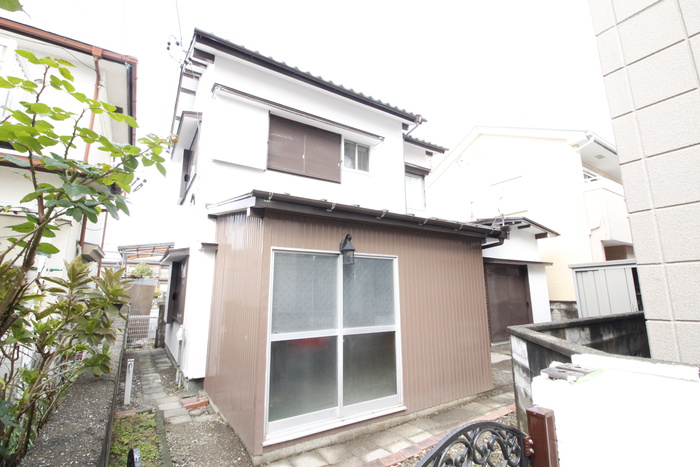 弥生町貸家