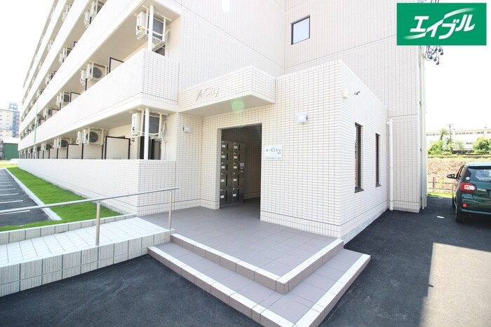 物件外観写真3　(エントランス部分)