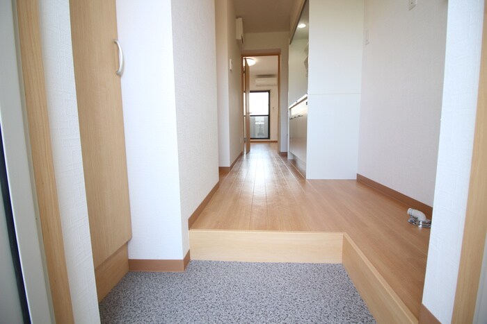 物件内観写真15　(玄関)