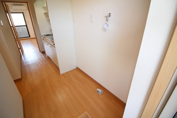 物件内観写真16　(洗濯機置場)