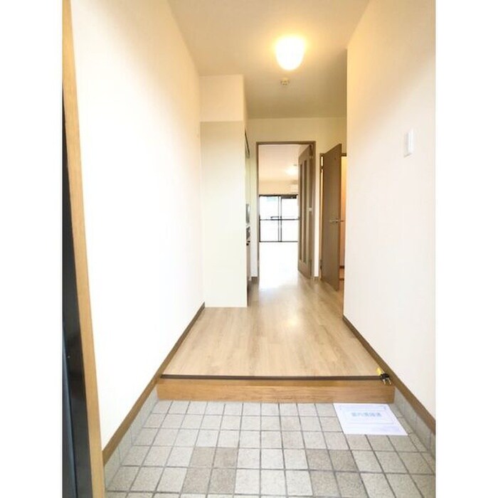 物件内観写真7　(玄関)