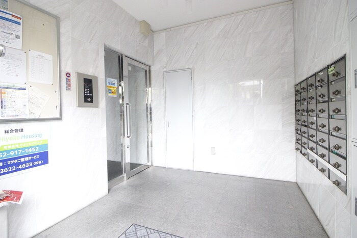 物件外観写真6　(エントランス部分)