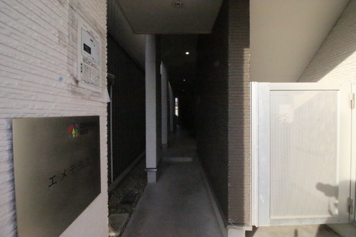 物件外観写真5　(エントランス部分)