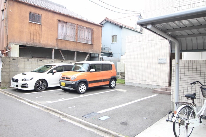 物件外観写真6　(駐車場)