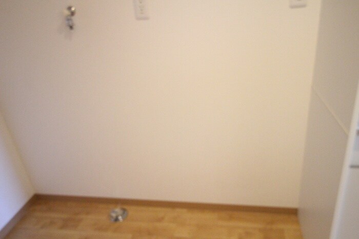 物件内観写真15　(洗濯機置場)