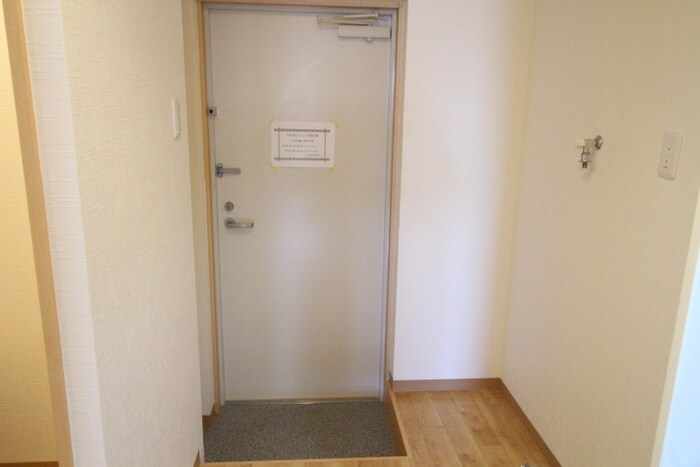 物件内観写真18　(玄関)