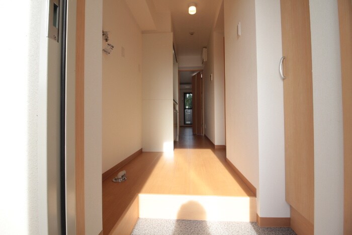 物件内観写真16　(玄関)