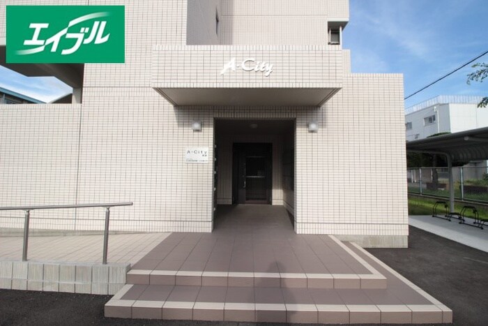 物件外観写真4　(エントランス部分)