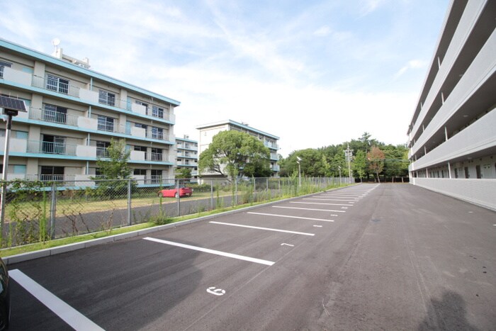 物件外観写真6　(駐車場)