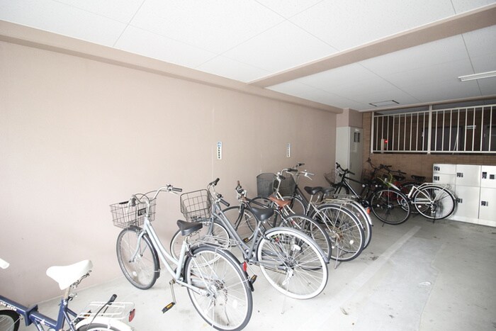 物件外観写真4　(駐輪場)