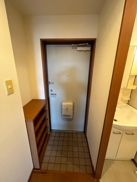 物件内観写真18　(玄関)