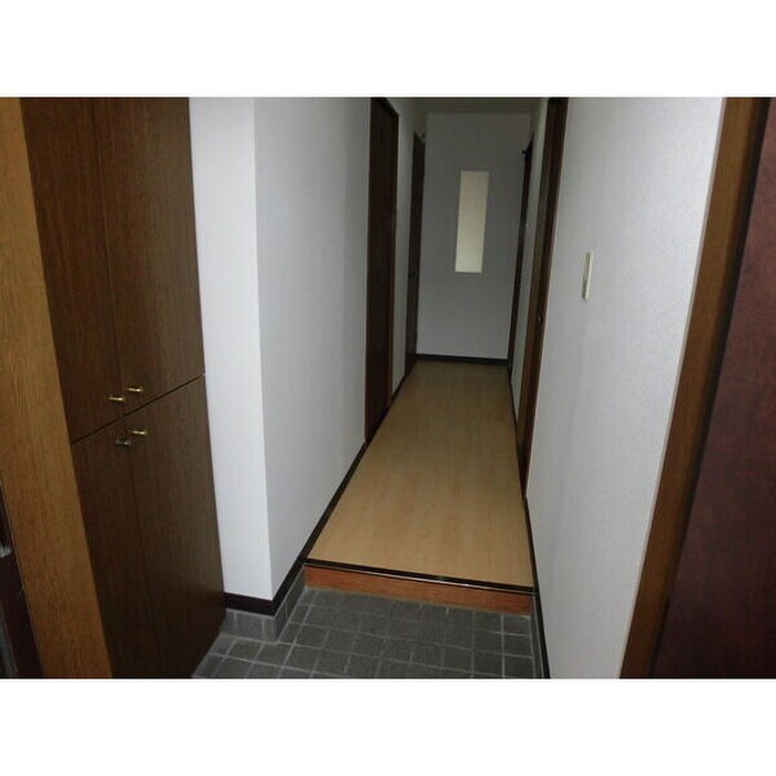 物件内観写真4　(玄関)