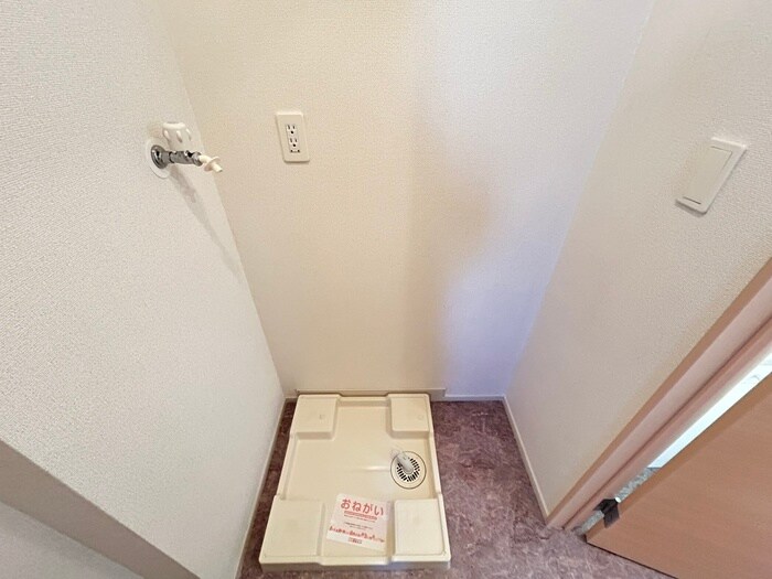 物件内観写真16　(洗濯機置場)