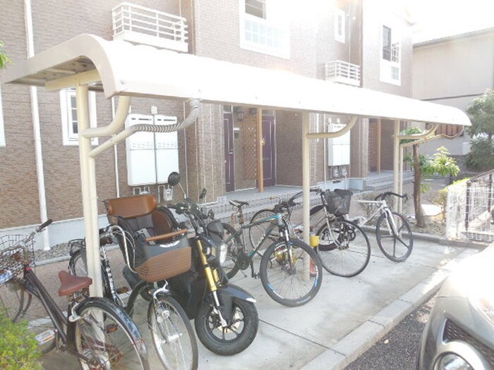 物件外観写真5　(駐輪場)