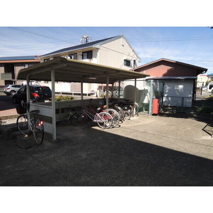 物件外観写真3　(駐車場)