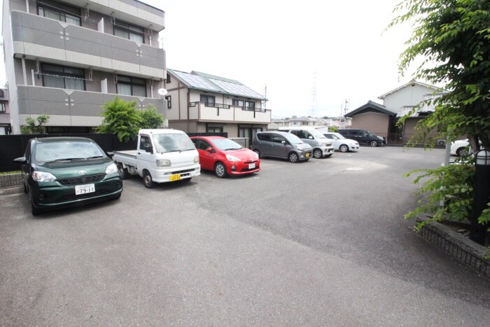 物件外観写真2　(駐車場)