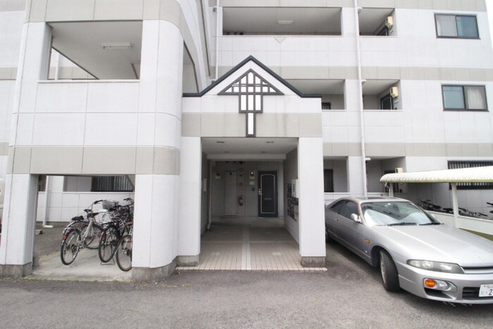 物件外観写真6　(エントランス部分)