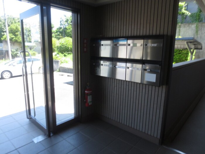 物件外観写真5　(エントランス部分)