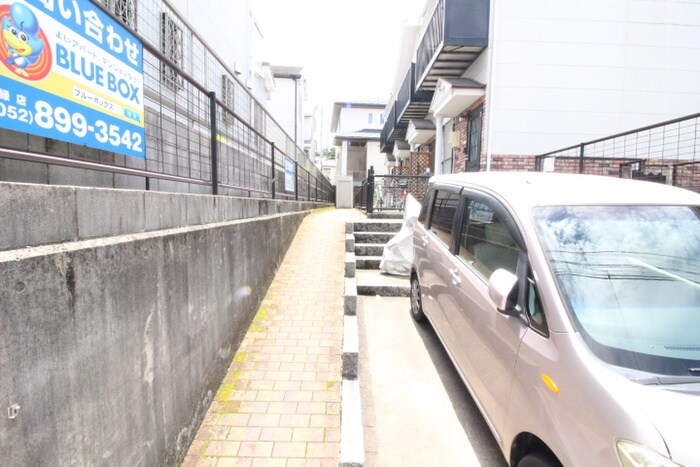 物件外観写真4　(エントランス部分)