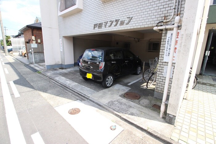 物件外観写真3　(駐車場)