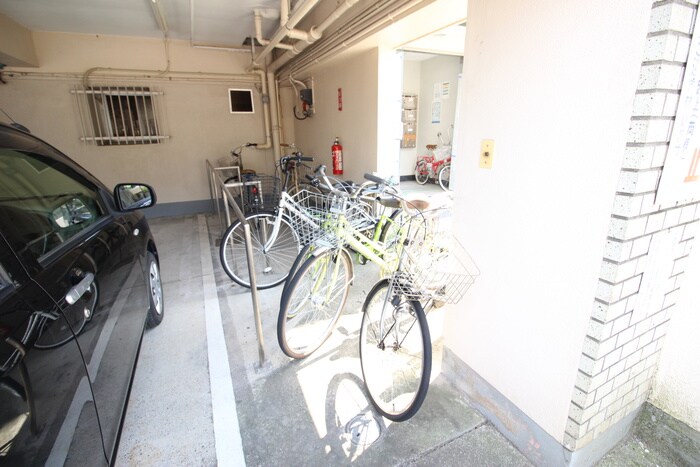 物件外観写真5　(駐輪場)