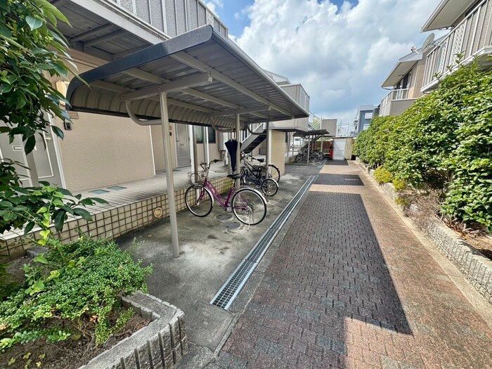 物件外観写真4　(駐輪場)